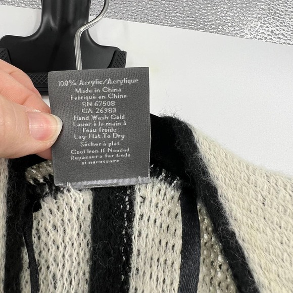 Vince Camuto Feels Like Check Fringe Poncho Cape Cardigan Window Pane Plaid - Picture 7 of 9